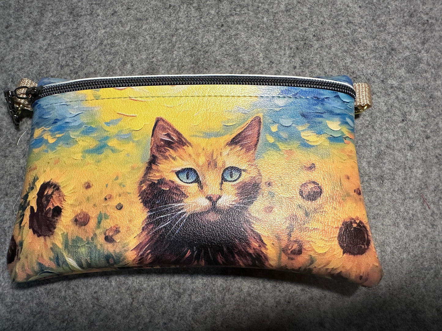 Medium Cat Crossbody (9x6)