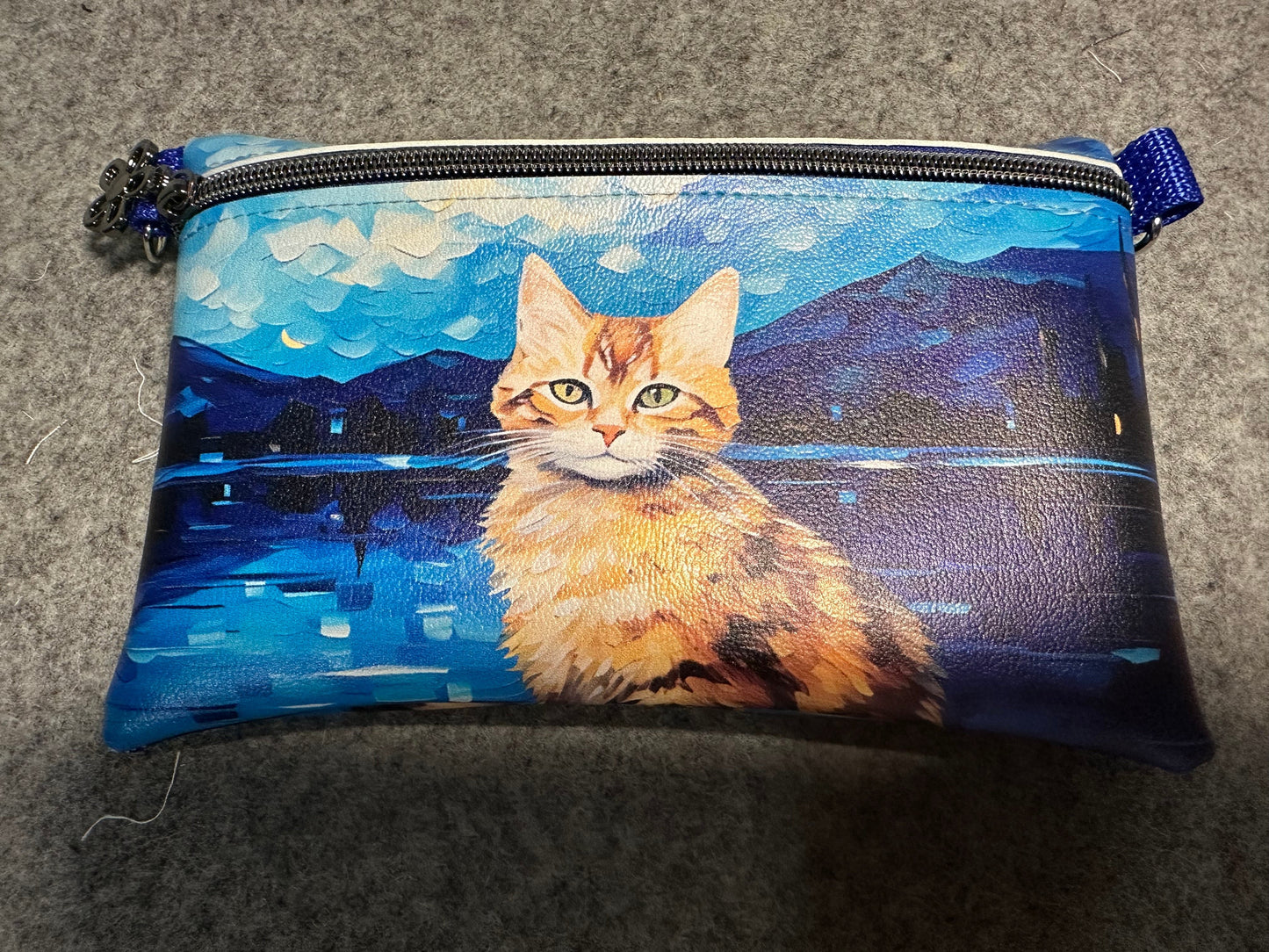 Medium Cat Crossbody (9x6)